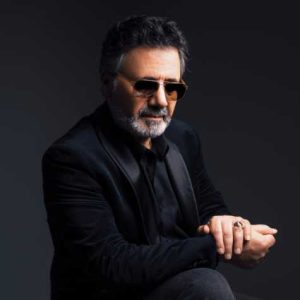 من از اين دنيا چي ميخوام دو تا صندلي چوبي